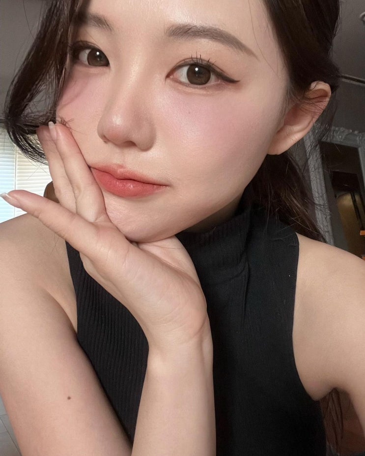 '애둘맘' 홍영기, 남편과 혼전 임신 후 10년 만에 결혼식 올리는 '웨딩 사진' 공개 해 '애둘맘' 홍영기, 남편과 혼전 임신 후 10년 만에 결혼식 올리는 '웨딩 사진' 공개 해