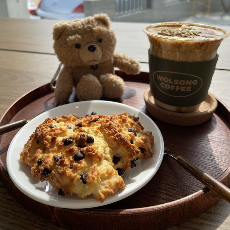  [원주 카페] 월송 커피 (Wolsong Coffee) | 원주 콩크림 라떼, 흑임자 크림 라떼 커피, 상하목장 쑥 아이스크림 맛집 / 강원도 여행 가는 길 / 햇살 맛집 카페