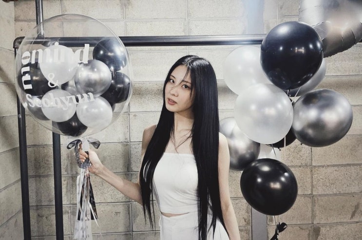 가수 겸 배우 서현, 가냘픈 어깨 라인과 앙상한 팔뚝 가진 아련하고 청초한 분위기 자랑 가수 겸 배우 서현, 가냘픈 어깨 라인과 앙상한 팔뚝 가진 아련하고 청초한 분위기 자랑