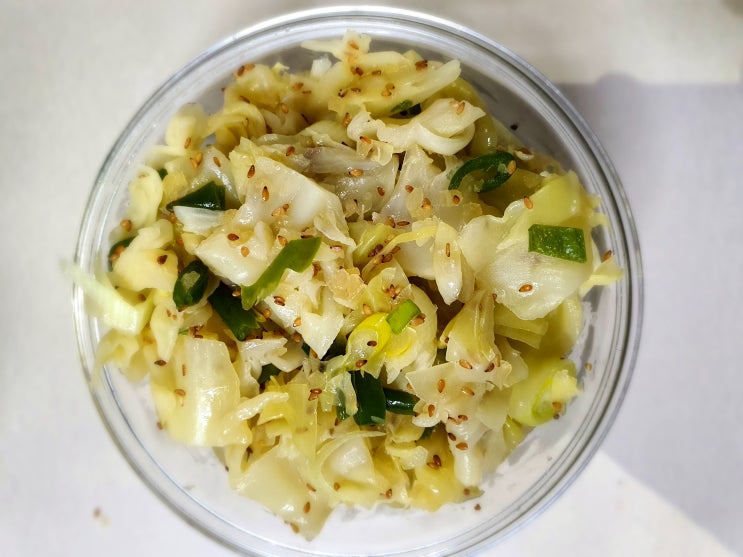 양배추 무침 요리 이렇게 먹으면 버릴 일 없겠죠?