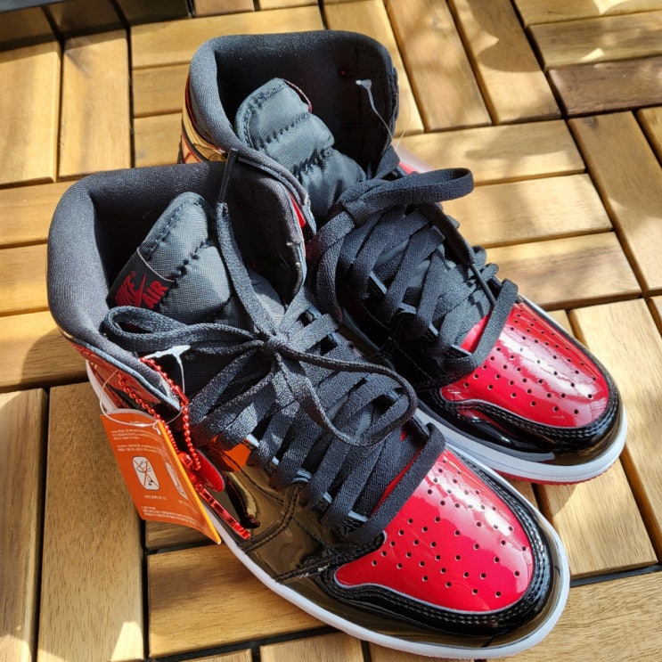  두번째 드로우에 당첨!!-에어 조던 1 레트로 하이 OG 페이던트 브래드(NIKE AIR JORDAN 1 RETRO HIGH OG) 555088-063