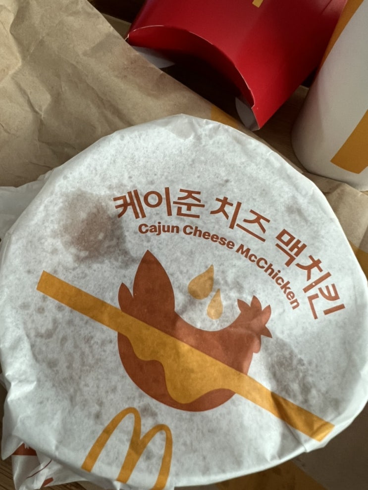 맥도날드 신메뉴 버거 케이준 치즈 맥치킨 , 치킨스낵랩버전 버거 너무 맛있어