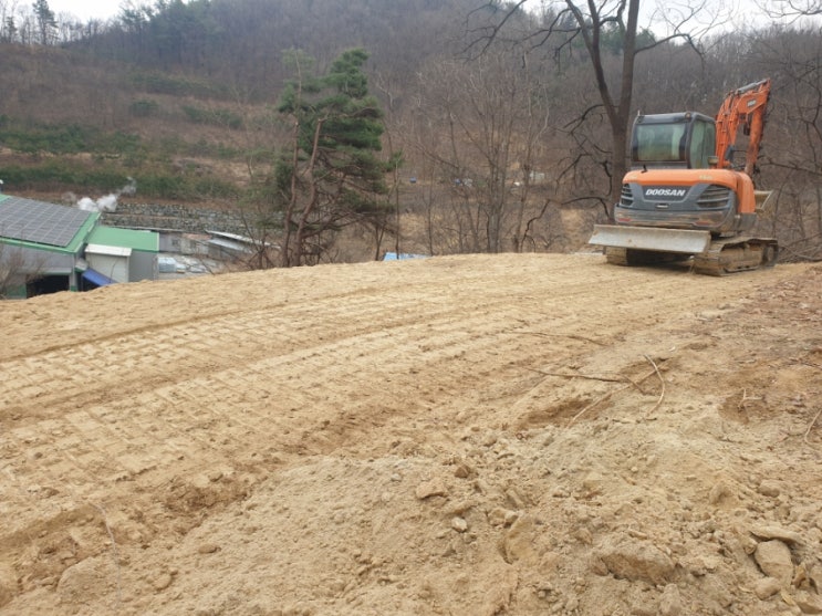  2022년 경북 김천시 봉산면 산소자리 평탄화작업후 잔디조성및 주변 묘터정리 고인돌장묘개발장의사 #김천장의사 #e하늘장사 #잔디 #산소 #묘터 #산소공사