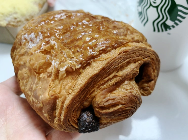 파리바게트 뺑오쇼콜라️ 커피와 함께라면 더더욱 맛있는 빵! 파리바게트 뺑오쇼콜라️ 커피와 함께라면 더더욱 맛있는 빵!