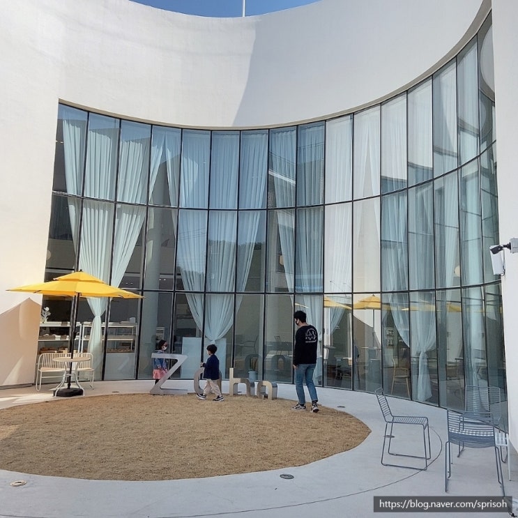  고성 공룡엑스포 입구에 위치한 베이커리 디저트 카페[카페자하 ZAHA]