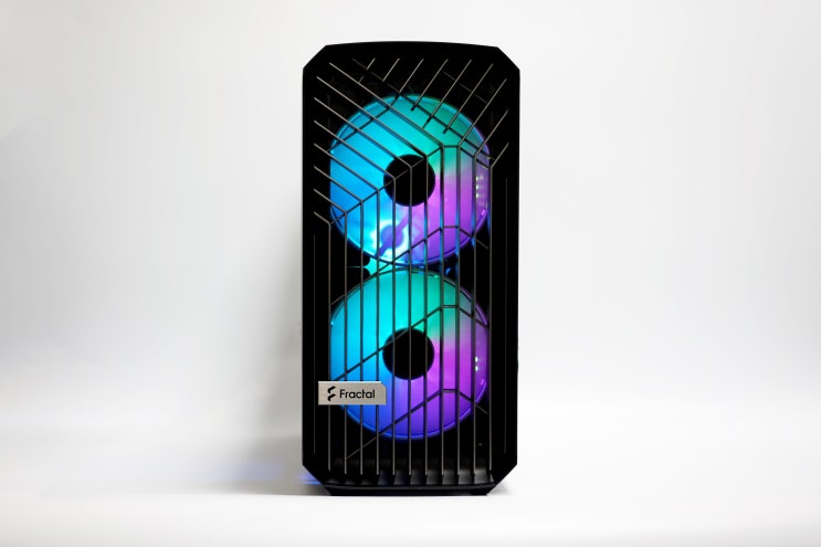  좀 더 작은 공랭 특화 케이스, Fractal Design Torrent Compact