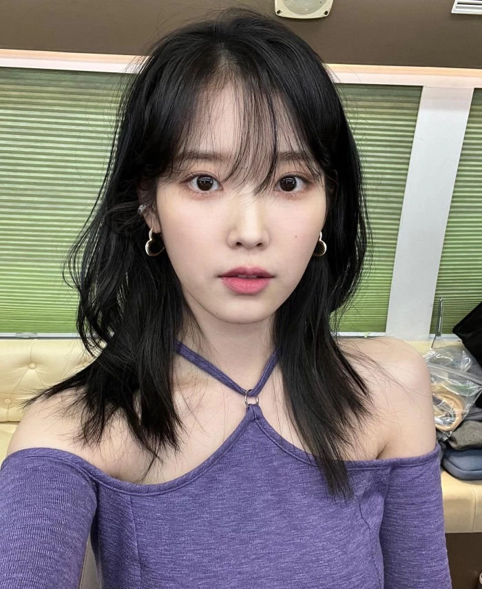 아이유, 본 모습이 반영된 순간들이 사랑받은 이유는? "급속 확산 중인 글 정체" 아이유, 본 모습이 반영된 순간들이 사랑받은 이유는? "급속 확산 중인 글 정체"