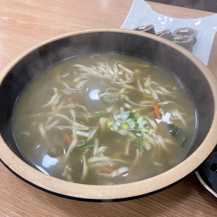 통영 신혼여행 맛집 : 통영 배말칼국수와 톳김밥의 환상 조합