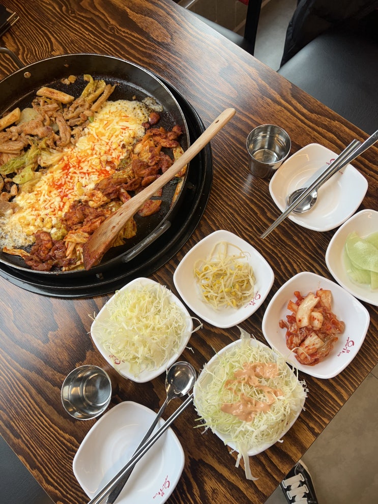 유가네 반반닭갈비 치즈추가 둘이 먹은 후기