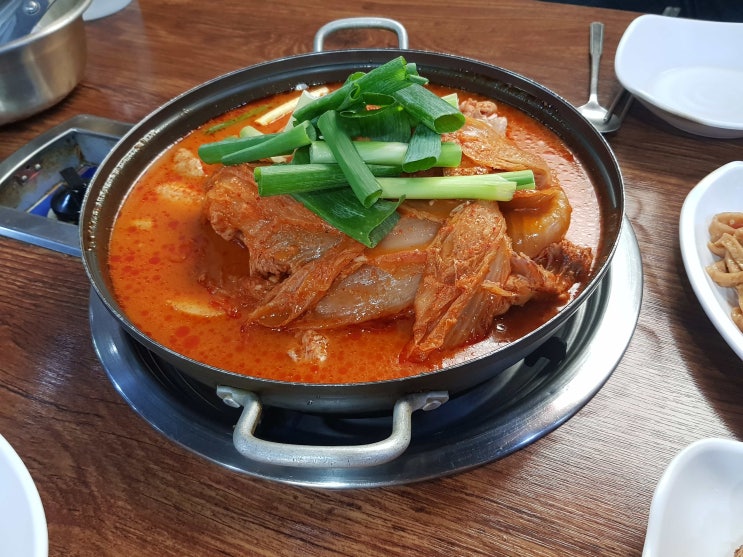  인천 청천동 신길호식당 묵은지닭볶음탕 & 꼬막무침