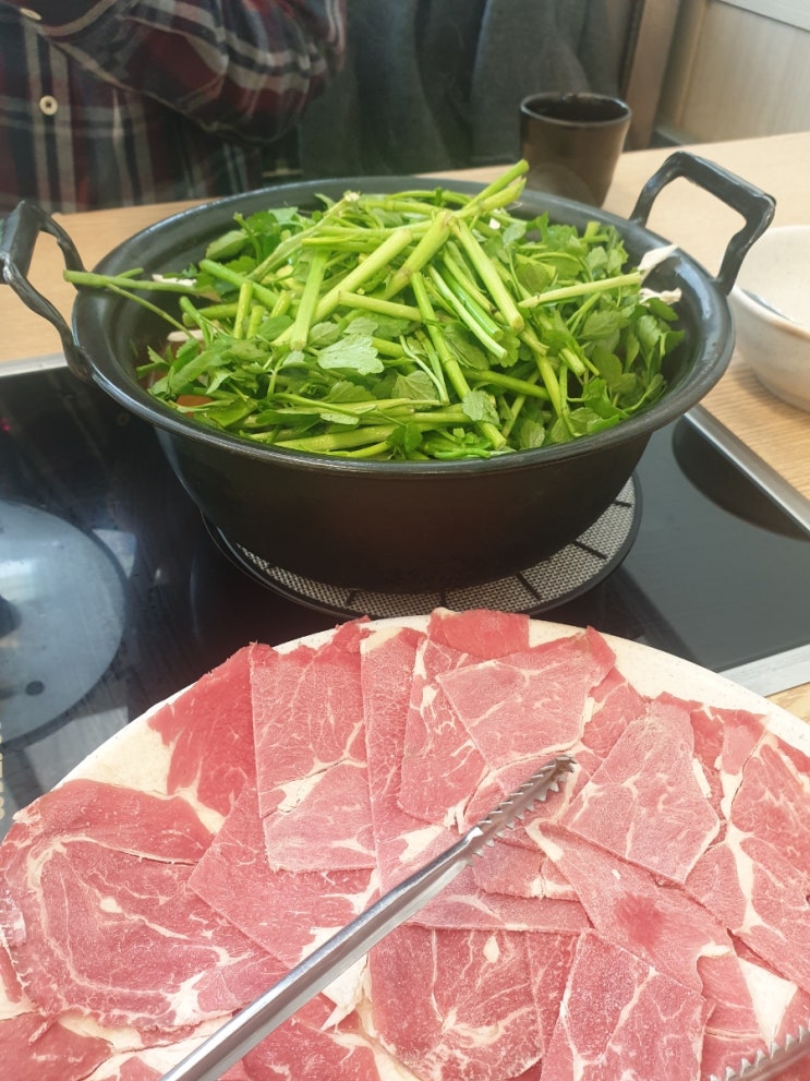  화정맛집 등촌샤브칼국수에서 버섯매운탕칼국수에 소고기샤브 추가하고 군만두까지 먹은 후기