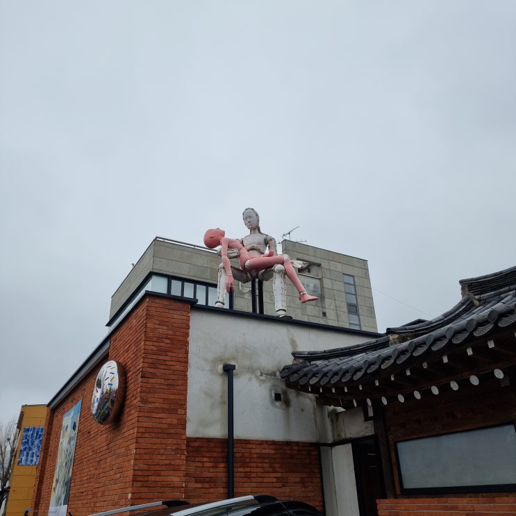  삼청동길 학고재의   안드레아스 에릭슨 개인전 "해안선 "