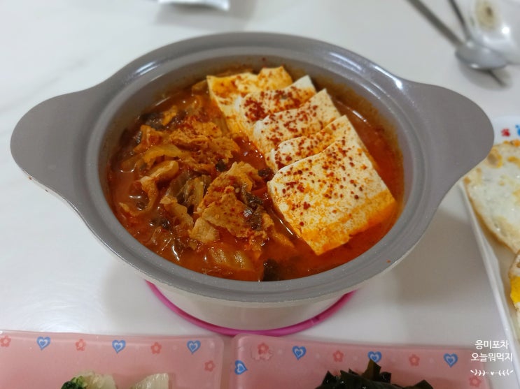  냉동 대패삼겹살 요리 잡내없이 돼지고기 김치찌개 만드는 법