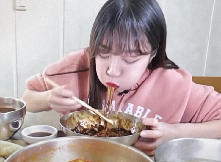 쯔양 살안찌는이유 대체 무엇일까? 의사들의 입장과 쯔양이 말하는 것의 차이는? 쯔양 살안찌는이유 대체 무엇일까? 의사들의 입장과 쯔양이 말하는 것의 차이는?