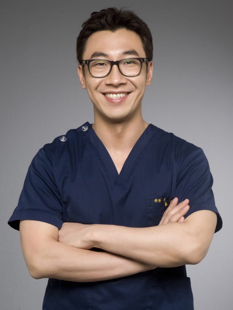 중년 눈 성형, 중년 대상 쌍꺼풀 재수술, 눈 성형 부작용이 잦은 이유가 있다