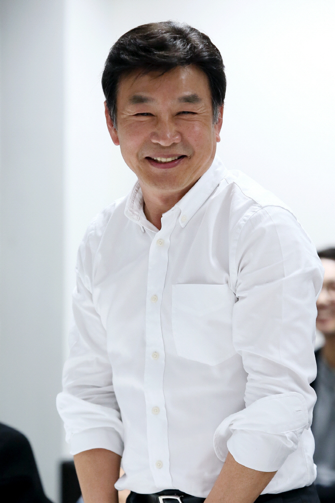  길용우 나이 와이프 부인 아내 결혼 가족 고향 자녀 아들 며느리 집안 재산