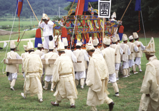  장례식에서 검은 옷을 입는 이유