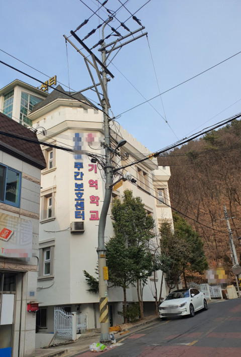 저출산 고령화의 그늘…어린이집 폐원 뒤 노인복지시설 변신·일부는 폐원 후 방치 저출산 고령화의 그늘…어린이집 폐원 뒤 노인복지시설 변신·일부는 폐원 후 방치