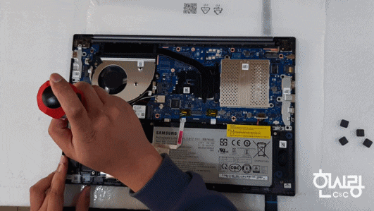 삼성 노트북 플러스2 SSD 교체 장착 업그레이드하는 방법 (ft.NT550XDZ-AD5A)