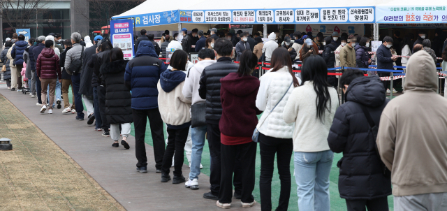 전세계 확진자 '4명 중 1명 한국인'…'압도적 세계 1위' 됐다