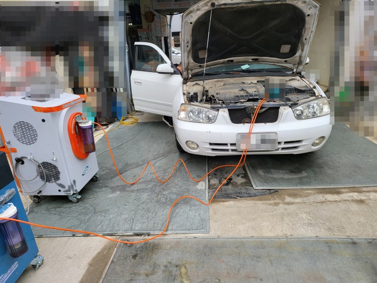 현대 아반떼 카본청소 하면 차가 잘 나가요 현대 아반떼 카본청소 하면 차가 잘 나가요