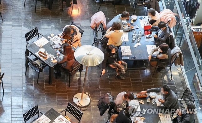 "치명률, 계절독감과 비슷"…정부, '거리두기 조정' 의견수렴 "치명률, 계절독감과 비슷"…정부, '거리두기 조정' 의견수렴