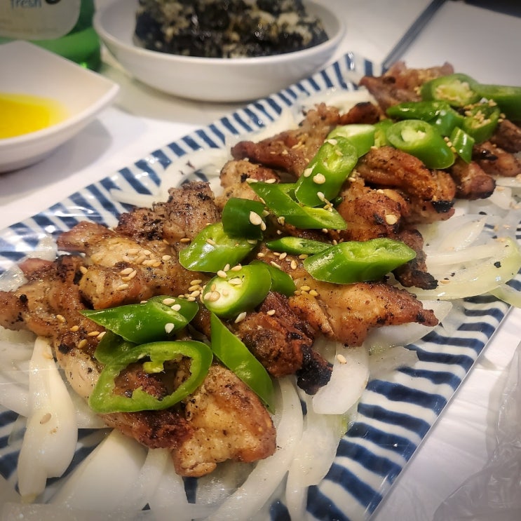  신사역 술집, 이영자도 추천한 원조 닭발 맛집 홍미닭발
