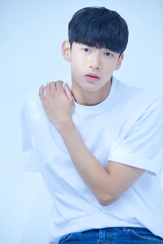 신예 신지섭, <b>비욘드제이</b> <b>전속계약</b> 체결..영화 '셔틀'도 캐스팅