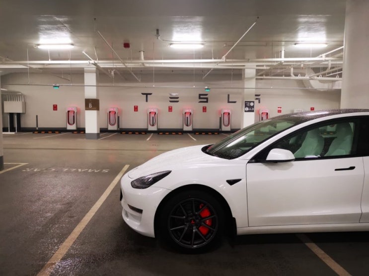  Tesla, 버나비 쇼핑몰 새 수퍼차저 오픈 (브리티시시컬럼비아주)