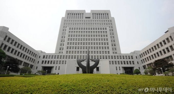 보험사가 대신 소송 중인 '임의비급여' 공방···고객에 불똥튈까? 보험사가 대신 소송 중인 '임의비급여' 공방···고객에 불똥튈까?