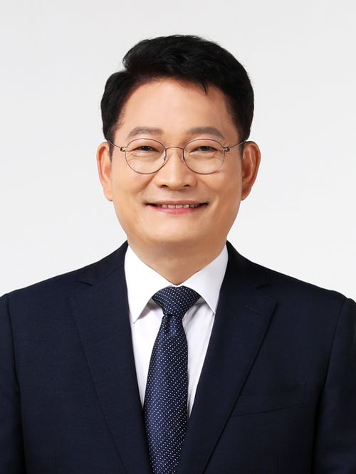  국회의원한테 망치 휘두른 유튜버 ㄷㄷ