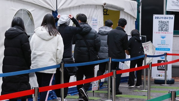 오후 9시 기준 국내 코로나 확진자 54만 7274명 추가...60만 명 넘어서나? 오후 9시 기준 국내 코로나 확진자 54만 7274명 추가...60만 명 넘어서나?