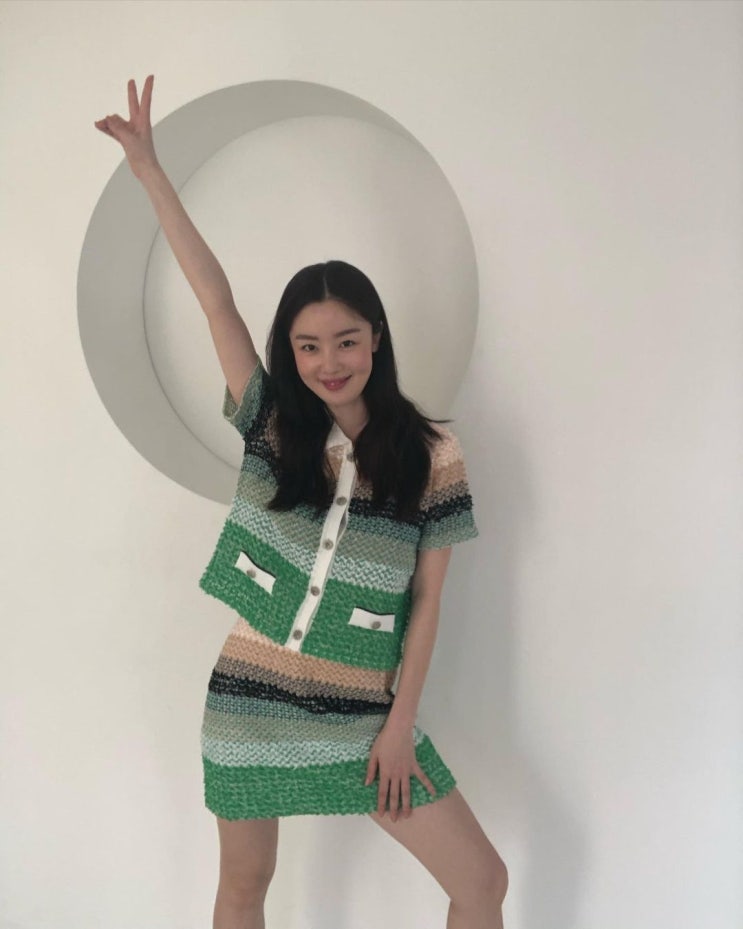 한선화, 군살 하나 없이 쭉 뻗은 팔과 다리로 여리여리한 몸매가 돋보인다 한선화, 군살 하나 없이 쭉 뻗은 팔과 다리로 여리여리한 몸매가 돋보인다