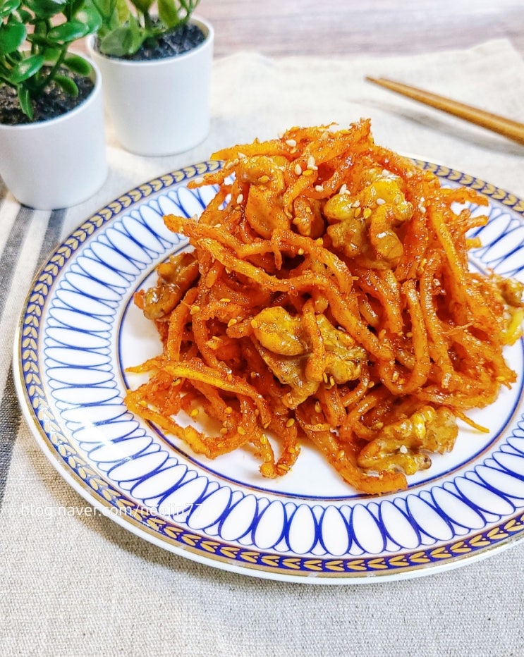 호두 오징어채무침 만드는법 진짜로 맛있는 오징어 채무침 양념장 쉬운 가정식 반찬 호두 오징어채무침 만드는법 진짜로 맛있는 오징어 채무침 양념장 쉬운 가정식 반찬