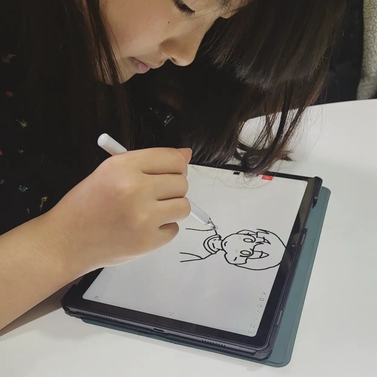  딸의 그림 그리는 삶
