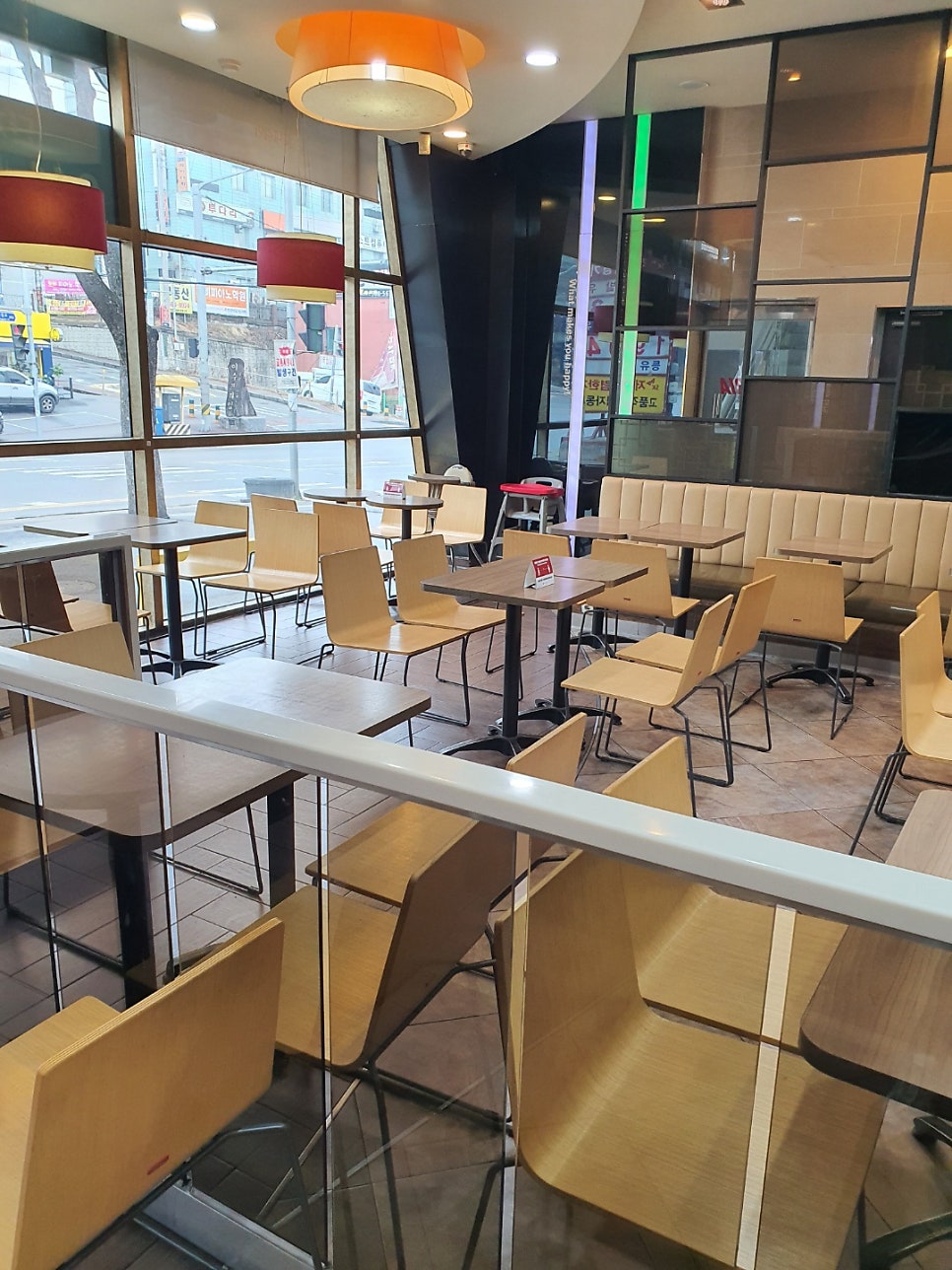 롯데리아 천안목천점 사진 4