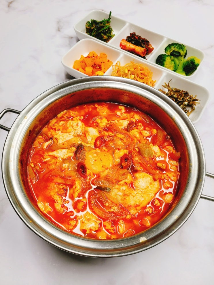 매콤칼칼한 국물요리 매운맛 해물순두부찌개