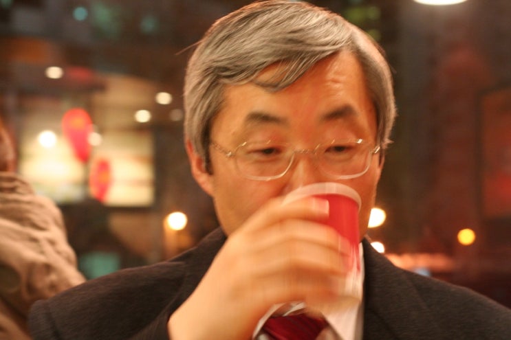 "법치주의를 향한 불꽃, 영원히 꺼지지 않길…"