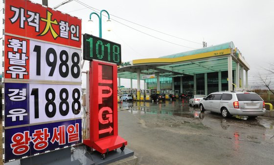 "유가 140불→99불"...우리 집앞 주유소 기름값은 언제 내리나? "유가 140불→99불"...우리 집앞 주유소 기름값은 언제 내리나?