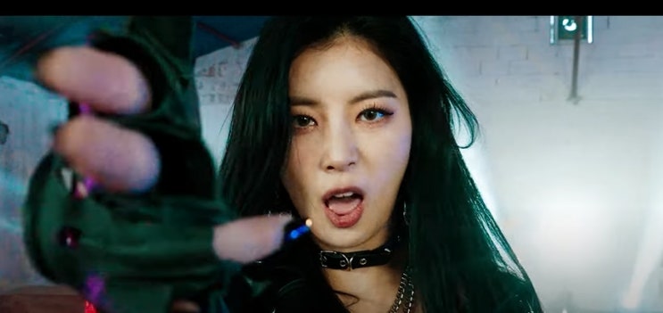  [MV] CRAXY _ Trigger [뮤비/가사/듣기]