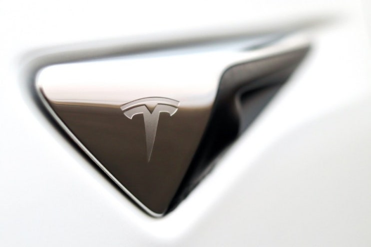 Tesla는 이제 범위 계산에서 교차/역풍, 공기 밀도 및 습도를 고려합니다.