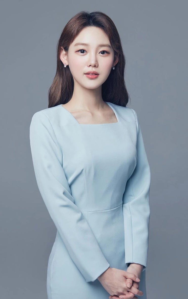 SBS 퇴사한 김수민 전 아나운서, 혼인신고 소식 알리고 14세 연상 '남편 사진' 전격 공개 SBS 퇴사한 김수민 전 아나운서, 혼인신고 소식 알리고 14세 연상 '남편 사진' 전격 공개