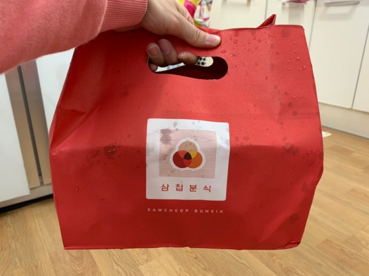 삼첩분식 해운대점에서 주문한 이첩분식! 로제떡볶이+모듬튀김+감자폭탄 세트였는데 첫 로제떡볶이 맛에 뿅~반했어요 삼첩분식 해운대점에서 주문한 이첩분식! 로제떡볶이+모듬튀김+감자폭탄 세트였는데 첫 로제떡볶이 맛에 뿅~반했어요