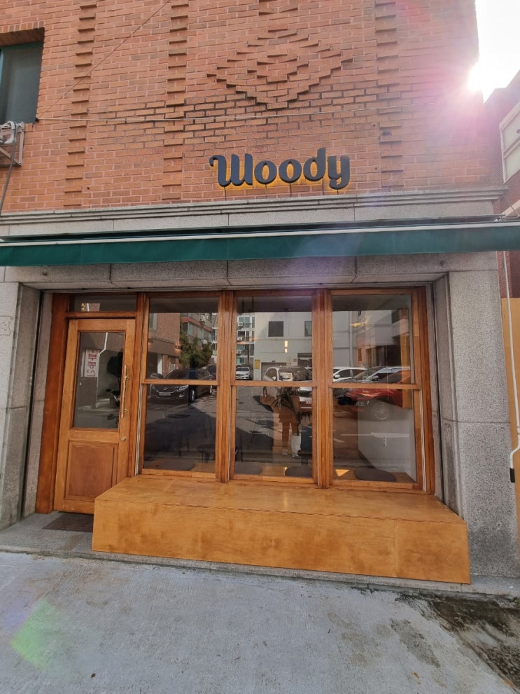  등촌역카페 우디 나무로된 분위기있는 인테리어 카페