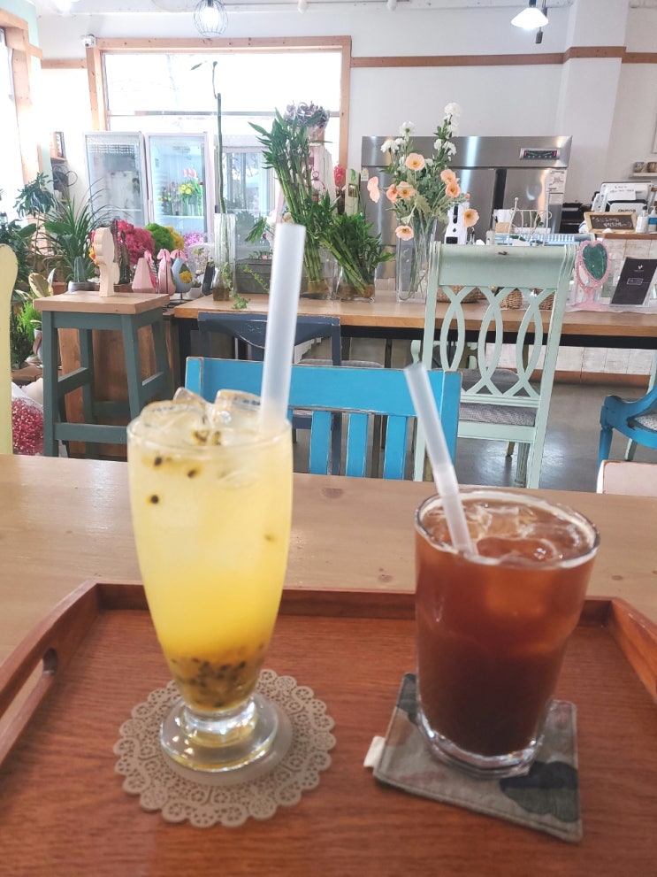  아산 지중해마을 카페 퍼니비 꽃과 커피를 함께 즐겨요