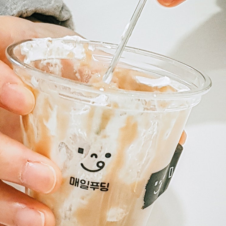 연남동 카페 <매일카페 maeilcafe> 밀크티 푸딩 냠냠굿! 연남동 카페 <매일카페 maeilcafe> 밀크티 푸딩 냠냠굿!