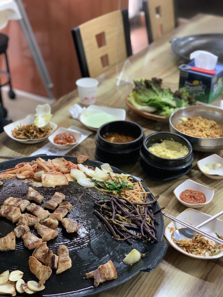  [천안/두정동 맛집] 솥뚜껑에 구워먹는 삼겹살이 일품, 얼큰해서 해장에 좋은 라면까지 있는 옥돌이네 솥뚜껑 삼겹살