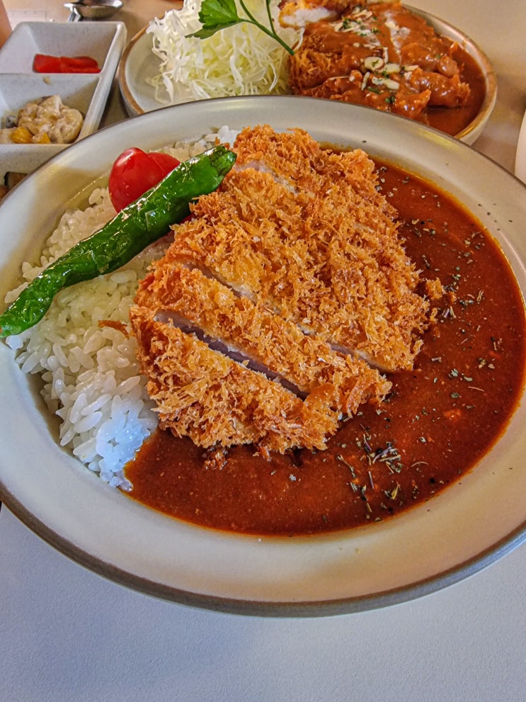  카레와 카츠를 한번에 맛보는 성수 카린지