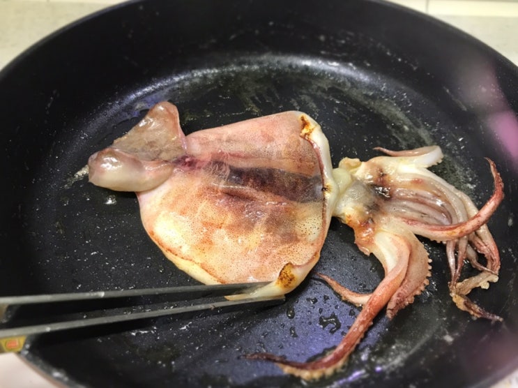  스트레스 날려버릴 수 있는 후라이팬 반건조 오징어 구이 마요간장소스