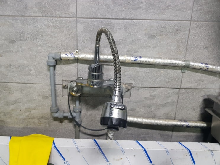  상수동 식당 벽수전 교체